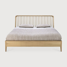 Load image into Gallery viewer, Spindle Bed Super King - Oak