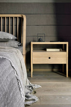 Load image into Gallery viewer, Spindle Bed King - Oak