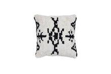 Load image into Gallery viewer, Cushion Pirna Natural &amp; Black