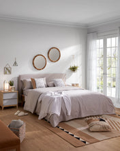 Load image into Gallery viewer, Dyla bed cover for a 150 x 190 cm mattress in beige - image 7