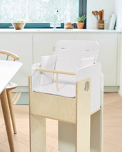Load image into Gallery viewer, 100% organic cotton (GOTS) Nuun highchair cushion in pink polka dots - image 4