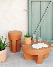 Load image into Gallery viewer, Vilena round outdoor terracotta coffee table, Ø 60 cm - image 2