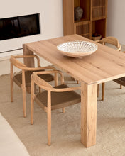 Load image into Gallery viewer, Deyanira table with oak veneer and solid oak legs 160 x 90 cm - image 4