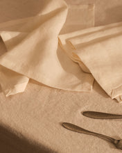 Load image into Gallery viewer, Pals de 2 serviettes, 100% white linen - image 4