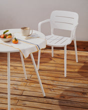 Load image into Gallery viewer, Montjoi round outdoor table in steel with a white finish, Ø 70 cm - image 4