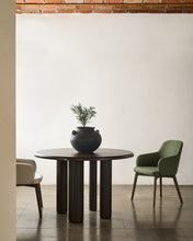 Load image into Gallery viewer, Mailen round table in ash wood veneer with dark finish, Ø 120 cm - image 3