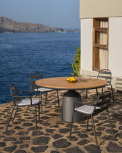 Load image into Gallery viewer, Tudons round outdoor table in aluminium in a grey and teak finish, Ø120 cm FSC 100% - image 3
