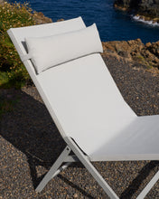 Load image into Gallery viewer, Canutells folding armchair made of aluminum with light grey finish - image 10
