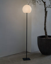 Load image into Gallery viewer, Dinesh outdoor solar floor lamp in black steel 120 cm - image 3