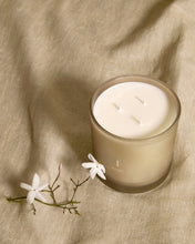 Load image into Gallery viewer, 400g Soft Jasmin scented candle - image 3