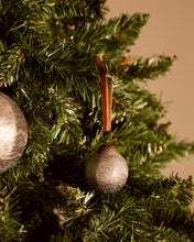 Load image into Gallery viewer, Blama set of 4 Christmas baubles made of silver recycled glass, Ø 6 cm - image 2