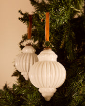 Load image into Gallery viewer, Irlo set of 2 Christmas baubles made of white recycled glass, Ø 13 cm - image 2