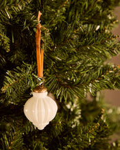 Load image into Gallery viewer, Irlo set of 4 Christmas baubles made of white recycled glass, Ø 8 cm - image 2