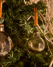 Load image into Gallery viewer, Piril set of 4 Christmas baubles made of brown recycled glass, Ø 6 cm - image 2