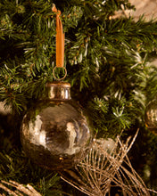 Load image into Gallery viewer, Piril set of 2 Christmas baubles made of brown recycled glass, Ø 10 cm - image 2