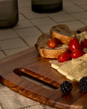 Load image into Gallery viewer, Zeun small serving board made of acacia wood FSC 100% - image 4