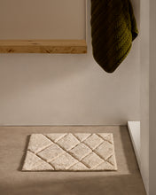 Load image into Gallery viewer, Nyana white, cotton bathmat, 50 x 70 cm - image 3