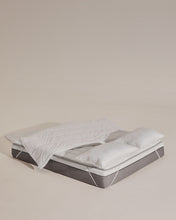 Load image into Gallery viewer, Atra 190gsm down and feather duvet for 150/160cm bed made in Spain - image 8