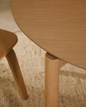 Load image into Gallery viewer, Indara round table in ash veneer with natural finish Ø110 cm - image 4