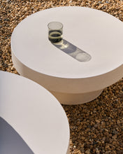 Load image into Gallery viewer, Aiguablava round coffee table in white cement, Ø 66 cm - image 3