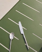 Load image into Gallery viewer, Brai outdoor table in green galvanised steel 180 x 90cm - image 4