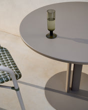Load image into Gallery viewer, Sedalis round outdoor table in steel with taupe aluminium top Ø80cm - image 3