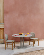 Load image into Gallery viewer, Sedalis round outdoor table in steel with taupe aluminium top Ø120cm - image 2