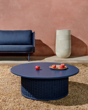 Load image into Gallery viewer, Sedalis outdoor coffee table in aluminium with blue rope cord Ø99 cm - image 2