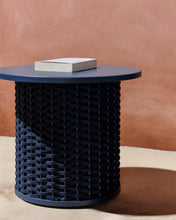 Load image into Gallery viewer, Sedalis outdoor side table in aluminium and blue rope cord Ø50cm - image 3