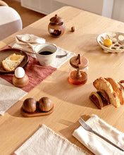 Load image into Gallery viewer, Nukha honey jar in glass and FSC 100% acacia wood - image 3