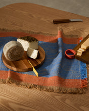 Load image into Gallery viewer, Zairin serving board in FSC 100% acacia wood and yellow metal - image 2