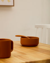 Load image into Gallery viewer, Lili plate and bowl set in orange silicone - image 5