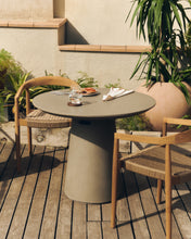 Load image into Gallery viewer, Itai outdoor round cement table, Ø 90 cm - image 3