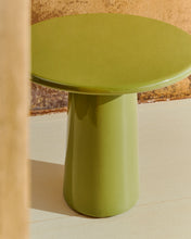 Load image into Gallery viewer, Albanella coffee table in cement with glossy green finish Ø65cm - image 3