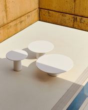 Load image into Gallery viewer, Albanella coffee table in cement with glossy white finish Ø110cm - image 5