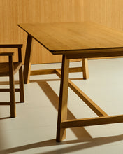 Load image into Gallery viewer, Idun table made of veneer and solid oak wood with natural tone finish FSC Mix Credit 220x100cm - image 7