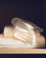 Load image into Gallery viewer, Navira 100% cotton white bath towel 70 x 140cm - image 6