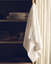 Load image into Gallery viewer, Navira 100% cotton white bath towel 70 x 140cm - image 7
