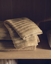 Load image into Gallery viewer, Navira 100% cotton light green face towel 30 x 50cm - image 7
