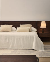 Load image into Gallery viewer, Simmel duvet cover and pillowcase set in ecru linen blend for 180 cm bed - image 3