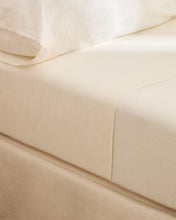 Load image into Gallery viewer, Simmel beige linen blend top sheet for 90 cm bed - image 3