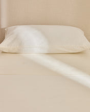 Load image into Gallery viewer, Simmel set of 2 beige linen blend pillow cases 50 x 80cm - image 2