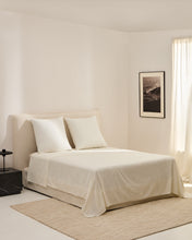 Load image into Gallery viewer, Simmel beige linen blend top sheet for 150/160 cm bed - image 2