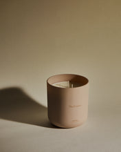 Load image into Gallery viewer, 500g The Essence scented candle - image 3