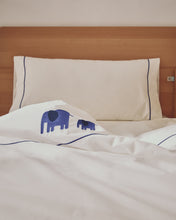 Load image into Gallery viewer, Tandari duvet cover and pillowcase set in beige cotton percale with embroidered elephant for convertible cot - image 2