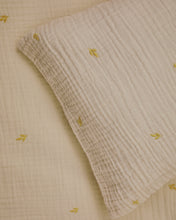 Load image into Gallery viewer, Dorani duvet cover and pillow case set in double-gauze cotton with embroidery detail for 70cm bed - image 2