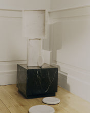 Load image into Gallery viewer, Obena tray in white marble Ø 25 cm - image 4