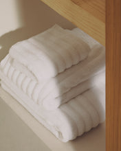 Load image into Gallery viewer, Navira 100% cotton white bath towel 70 x 140cm - image 5