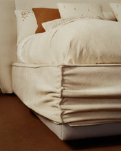 Load image into Gallery viewer, Arvian beige chenille removable-cover bed with ottoman base for a 160 x 200 cm mattress - image 8