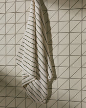 Load image into Gallery viewer, Dorane 100% cotton towel with green stripes 70 x 140cm - image 4